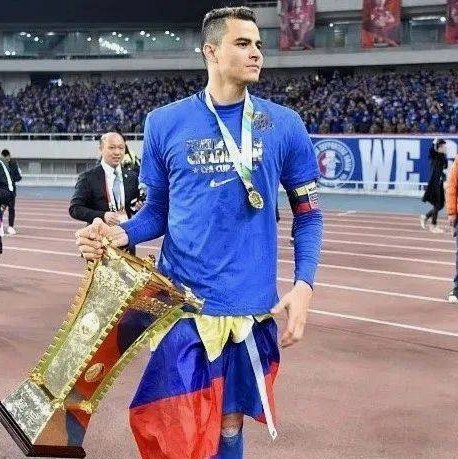 申花名宿莫雷诺重返主场，基地探访注入球队信心