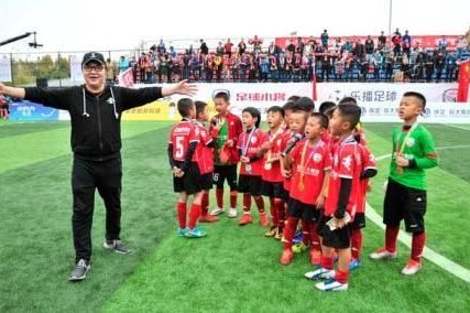 邝兆镭告别“足球小将”，董路宣布球员离队决定