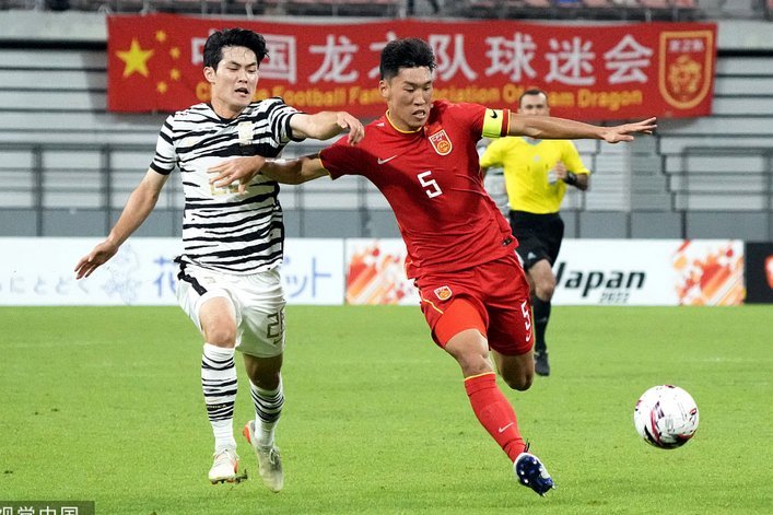 国足上海合练武磊朱辰杰缺席 教练组安排全队瑜伽训练