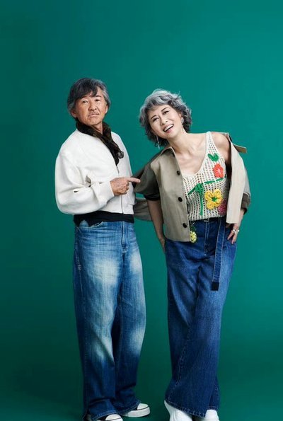 林子皓晒照，跟万项，中非混血李亚非一起在塞尔维亚