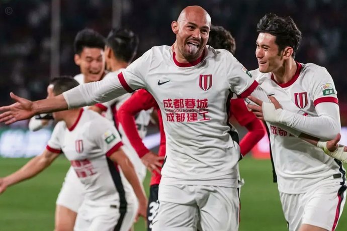 中超：成都1-1海牛！3轮不败+14分领跑，杨明洋、杨聪破门