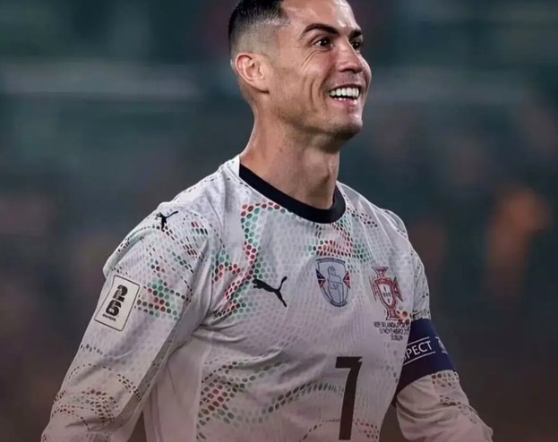 外媒炮轰“FIFA想把世界杯送给阿根廷”，C罗点赞